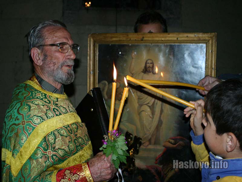 Миналата година отец Антоний отново донесе благодатния огън в Хасково