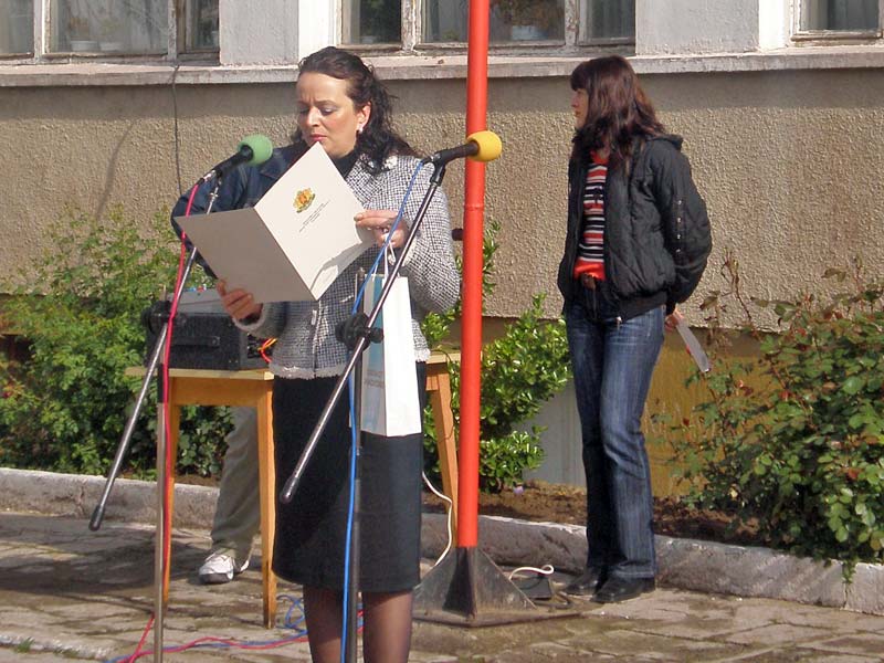 Райна Йовчева поздрави учениците Райна Йовчева поздрави учениците