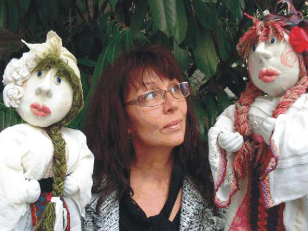Силвия Предова със своите кукли