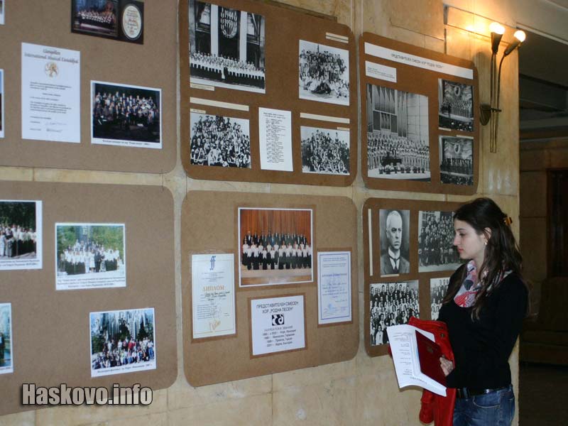 Изложбата за годишнината вече е подредена Изложбата за годишнината вече е подредена