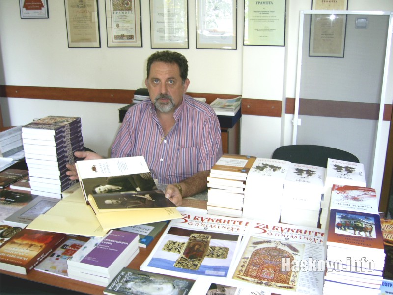 Александър Милушев показа книгите Александър Милушев показа книгите