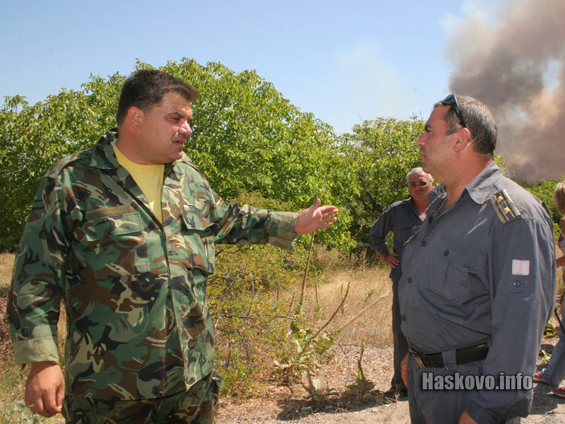 Атанас Ненков и зам.-шефът на Пожарната Димитър Колев Атанас Ненков и зам.-шефът на Пожарната Димитър Колев