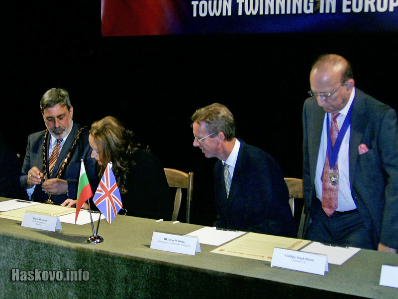 Подписването Подписването