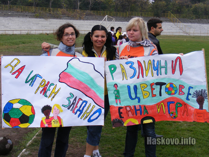 Чужди доброволки от Мадежки център Чужди доброволки от Мадежки център