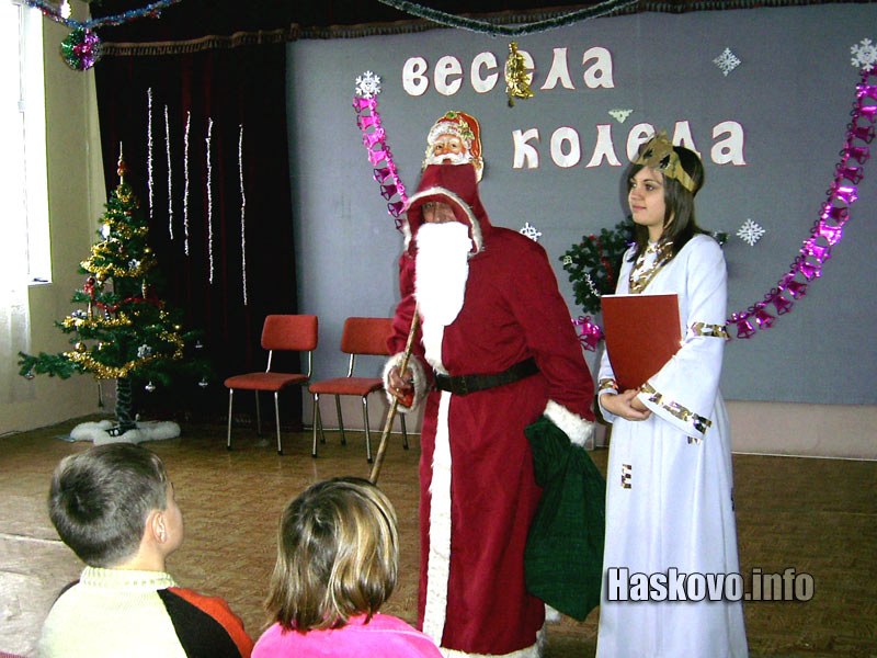 Дядо Коледа и Кралицата на буквите Дядо Коледа и Кралицата на буквите