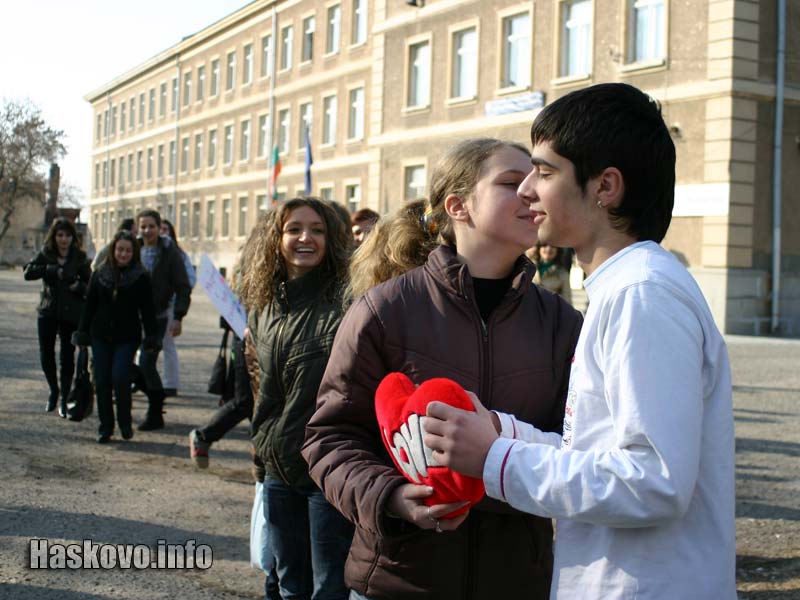 Верижната целувка Верижната целувка