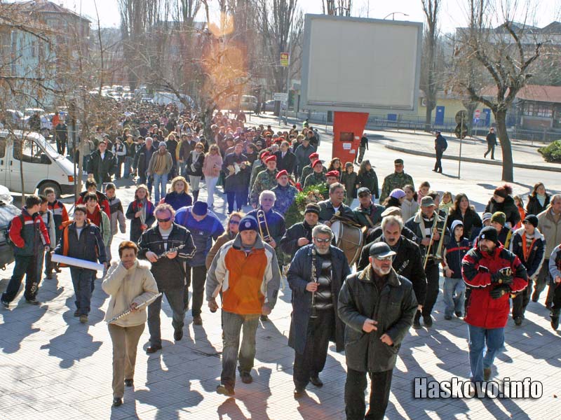 Стотици участваха в шествието Стотици участваха в шествието