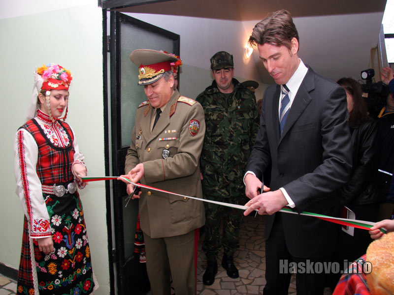 Прерязването на лентата Прерязването на лентата