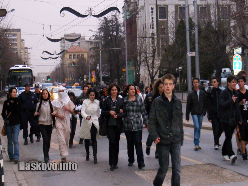 Шествието Шествието