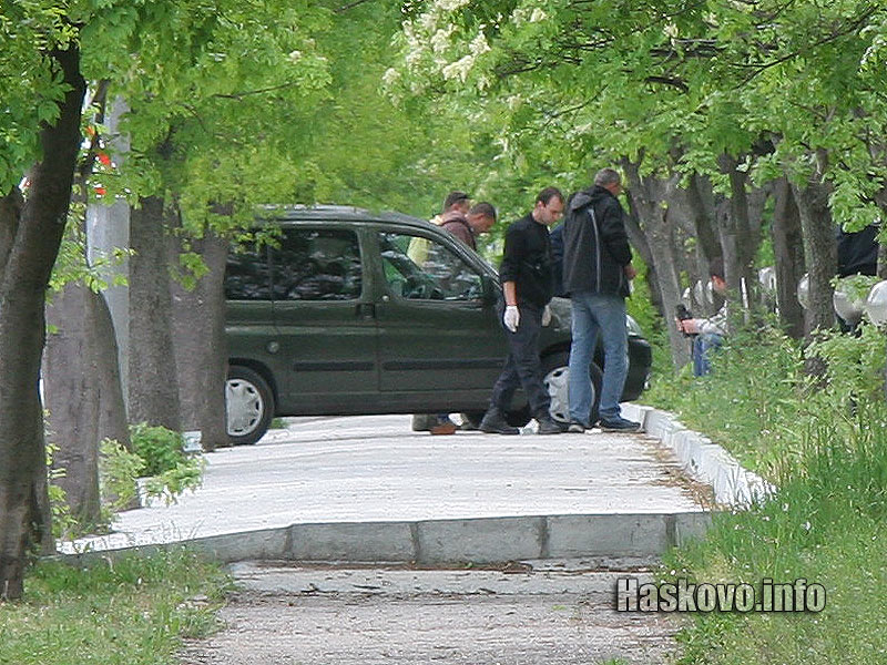 Автомобилът