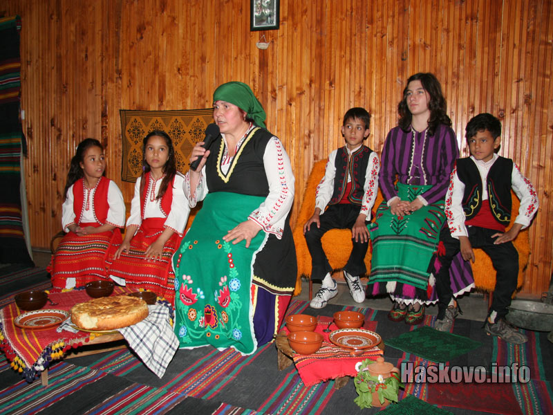 В Младежки център