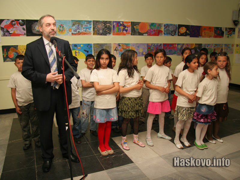 В Младежки център