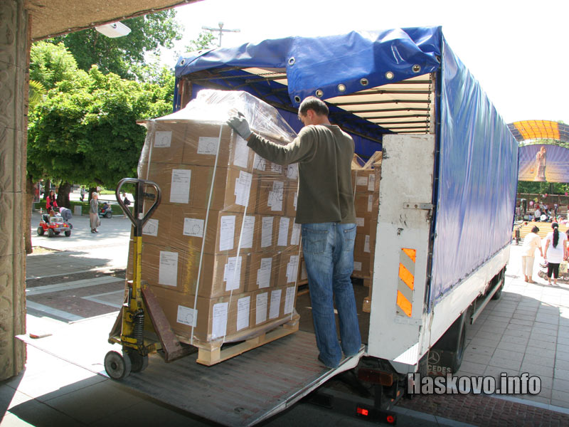 Разтоварването на бюлетините в Хасково