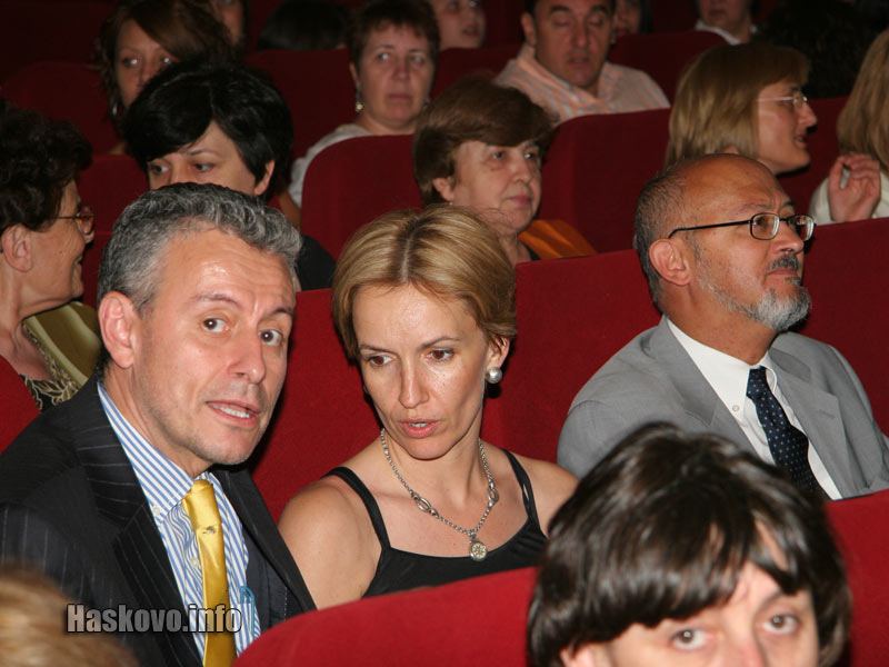 Гостите в театъра