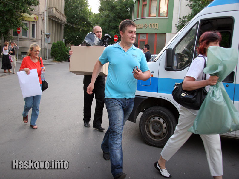 Пристигането на бюлетините от СИК Пристигането на бюлетините от СИК