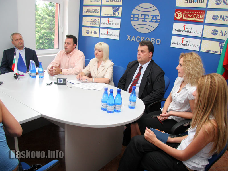 Част от кандидатите за депутати на Синята коалиция в Хасково