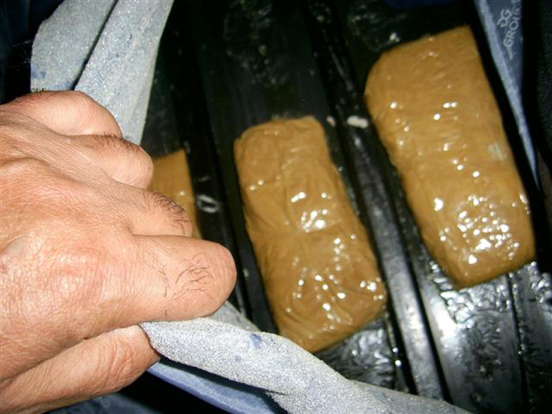 Хероинът, сн. Агенция Митници