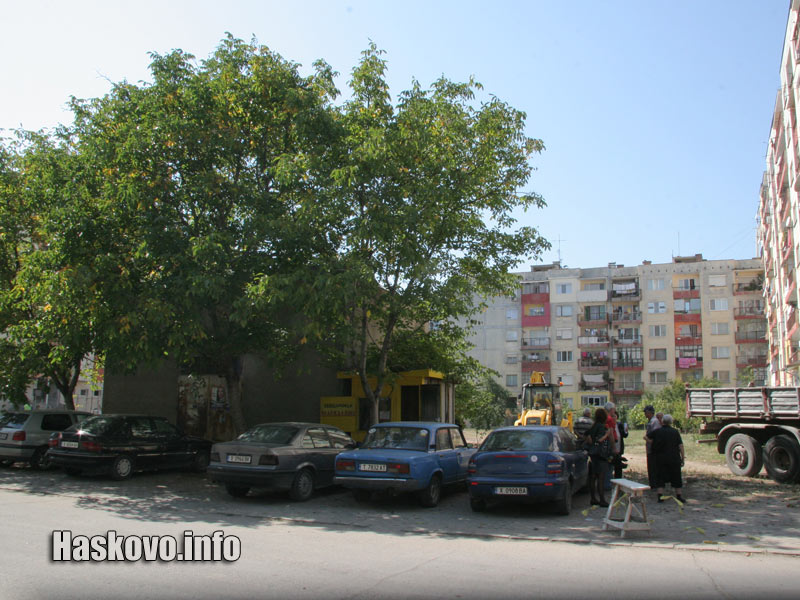 Пътят трябвало да минава от другата страна на трафопоста Пътят трябвало да минава от другата страна на трафопоста
