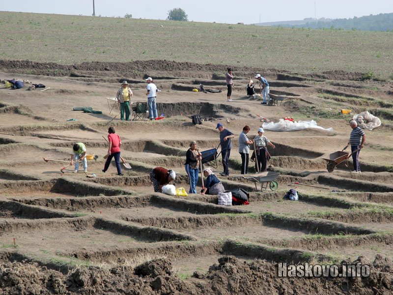 На обекта работят хора от съседните села