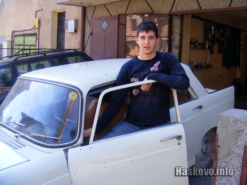 Петър с колата Петър с колата