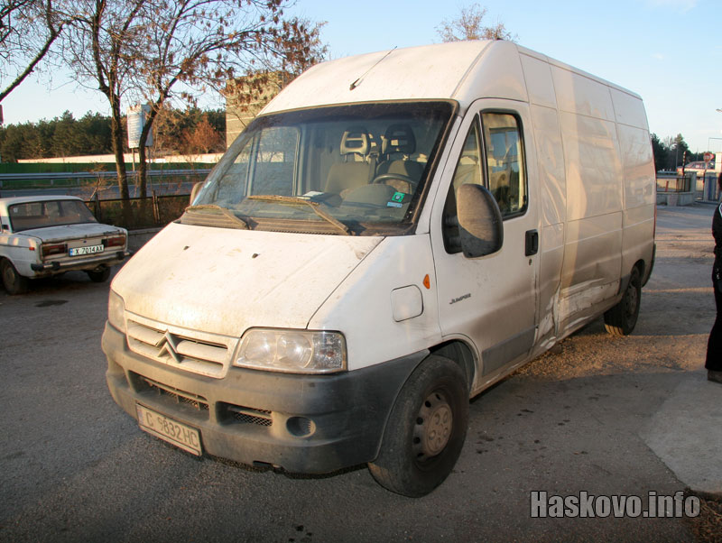 Бусът днес беше оставен в сервиза за ремонт Бусът днес беше оставен в сервиза за ремонт