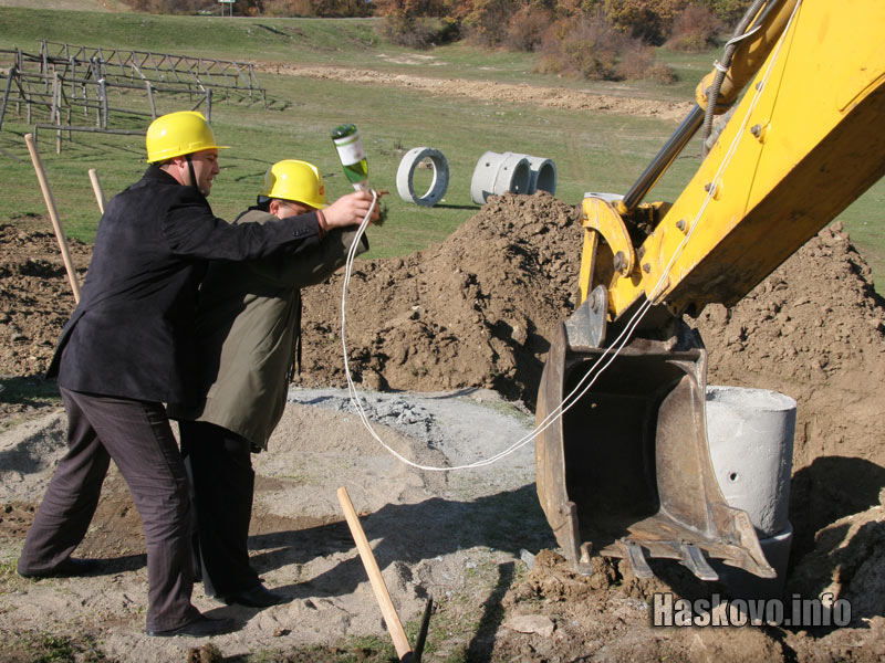 Сербест и Мандаджъ разбиха шампанското