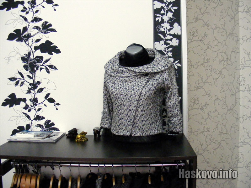 Модерното късо палто Модерното късо палто