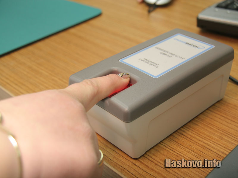 и десния показалец и десния показалец