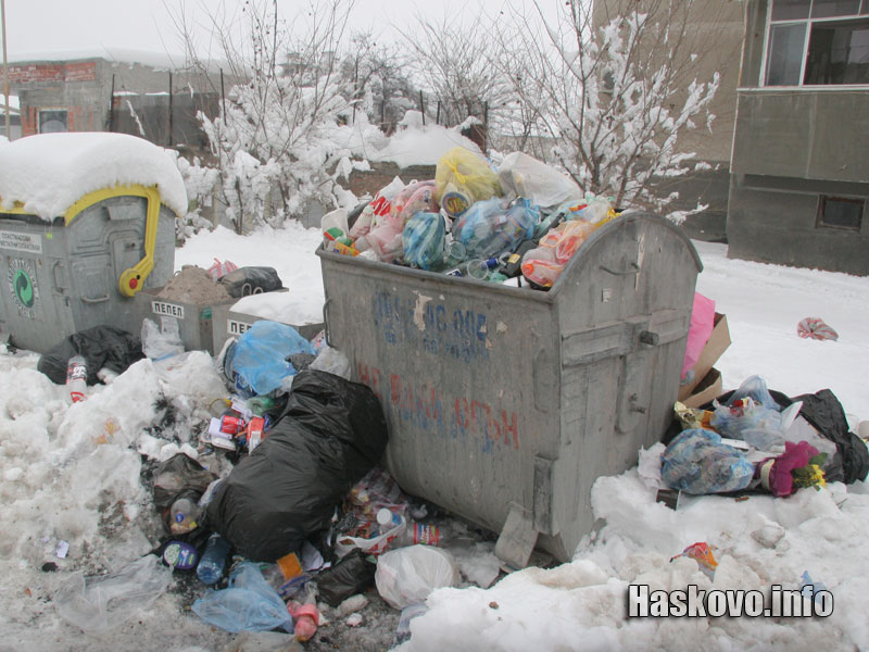 Контейнерите преливат