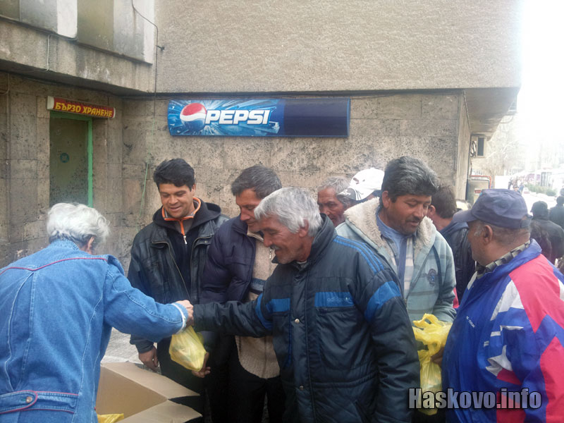 Социално слабите се редиха на опашка Социално слабите се редиха на опашка