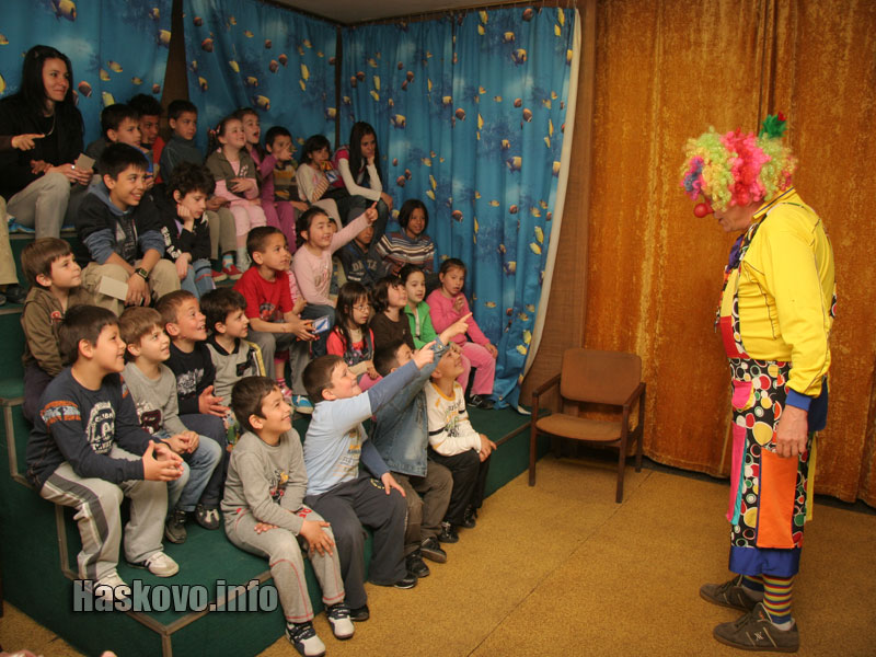 Децата и клоунът Янко