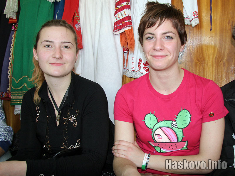 Илярия (в дясно) Илярия (в дясно)