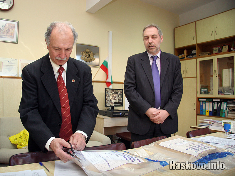 Директорът на ПГМЕТ и началникът на РИО