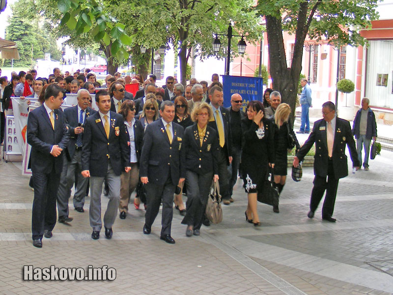 Парадът на знамената Парадът на знамената