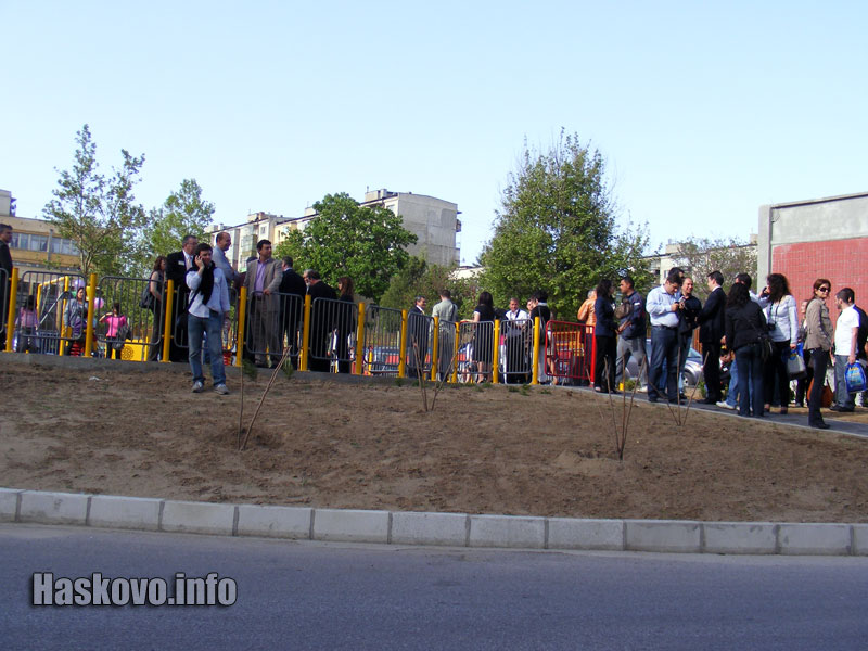 Детската площадка Детската площадка