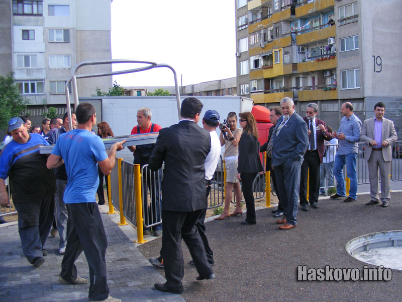 Детската площадка Детската площадка