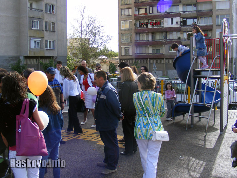 Детската площадка Детската площадка