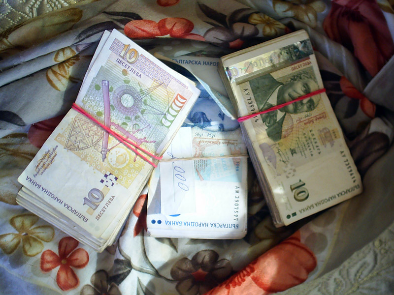 Иззетите пари Иззетите пари