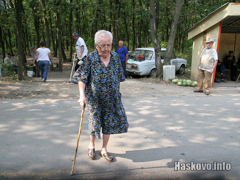 Пазарчето пред Дома за стари хора Пазарчето пред Дома за стари хора