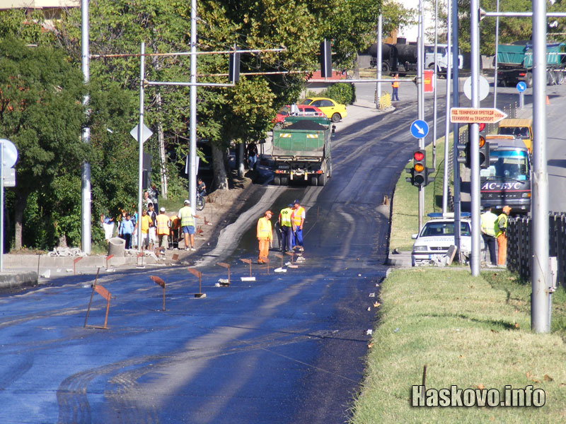 Асфалтиране на булевард Васил Левски