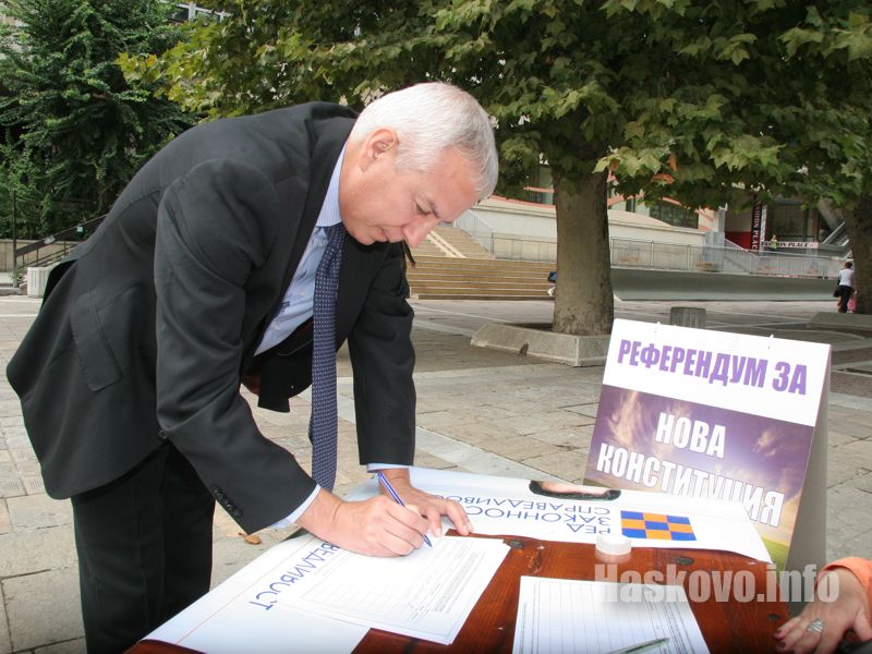 одор Великов бе сред първите, които се подписахТа одор Великов бе сред първите, които се подписахТа