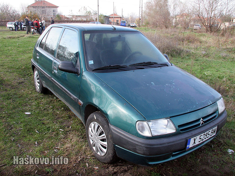 Колата бе оставена на поляна край пътя Колата бе оставена на поляна край пътя