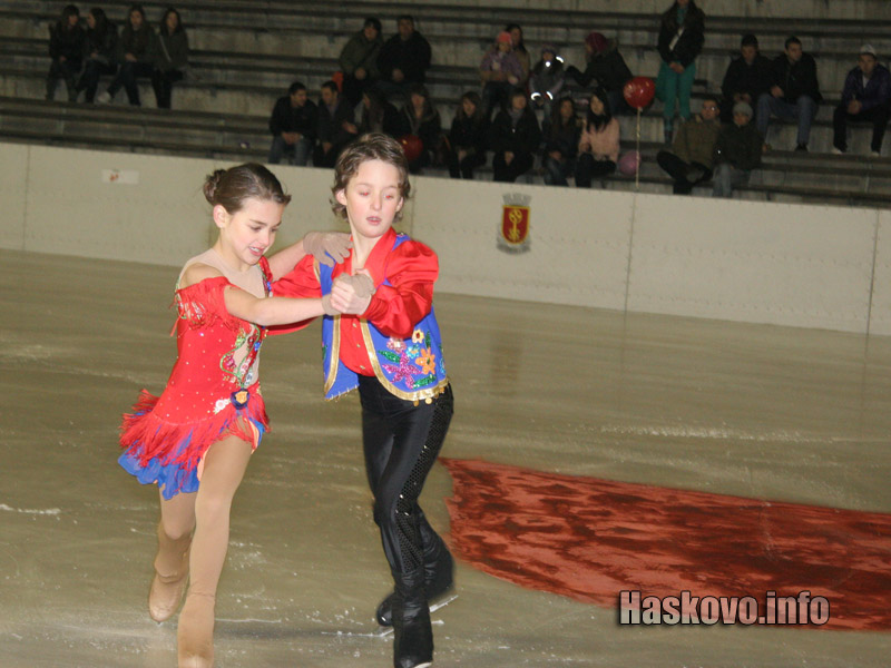 Зрителите видяха красиви изпълнения на леда Зрителите видяха красиви изпълнения на леда