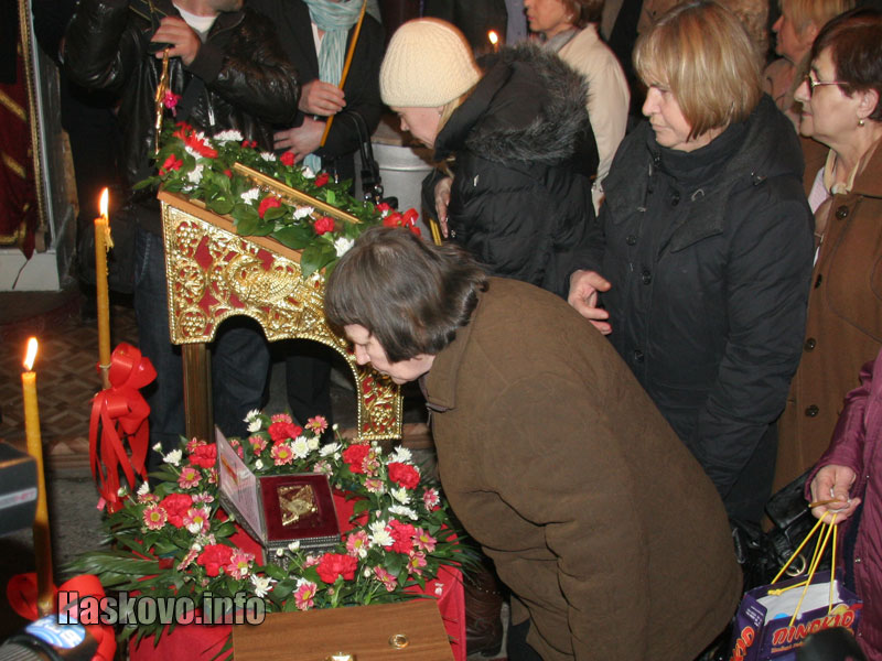 Митрополит Николай донесе мощите на свети Харалампий в Черногорово