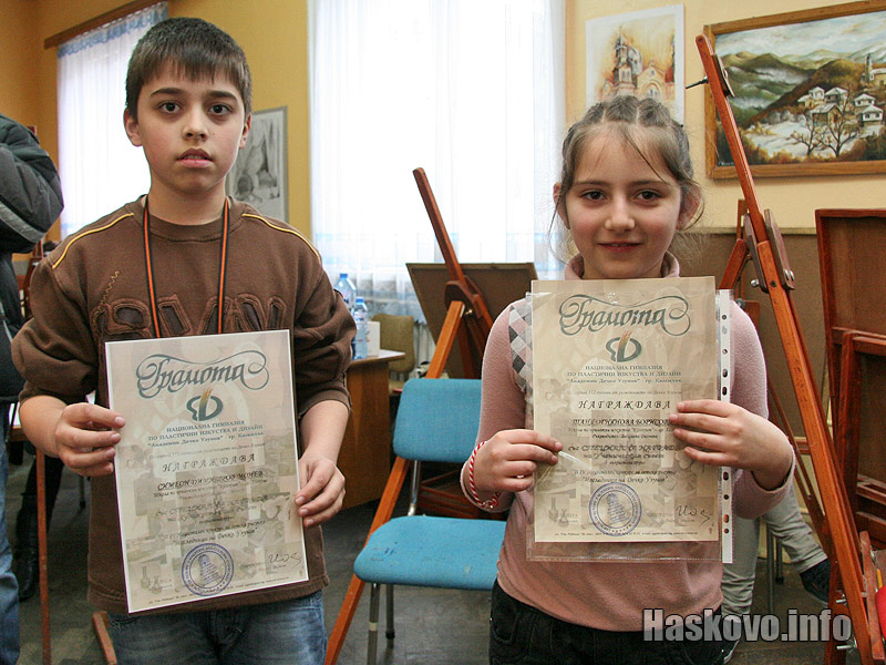Две от наградените деца