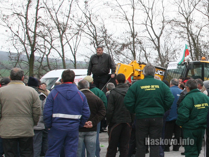 Тенчо Тенчев пред протестиращите, снимка Георги Даскалов