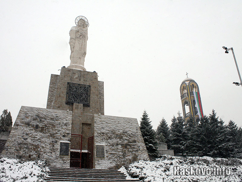 30-метрово знаме на камбанарията