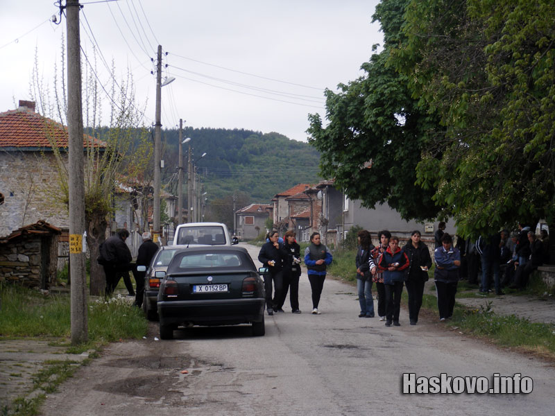 Близки и приятели изпратиха Джемиле