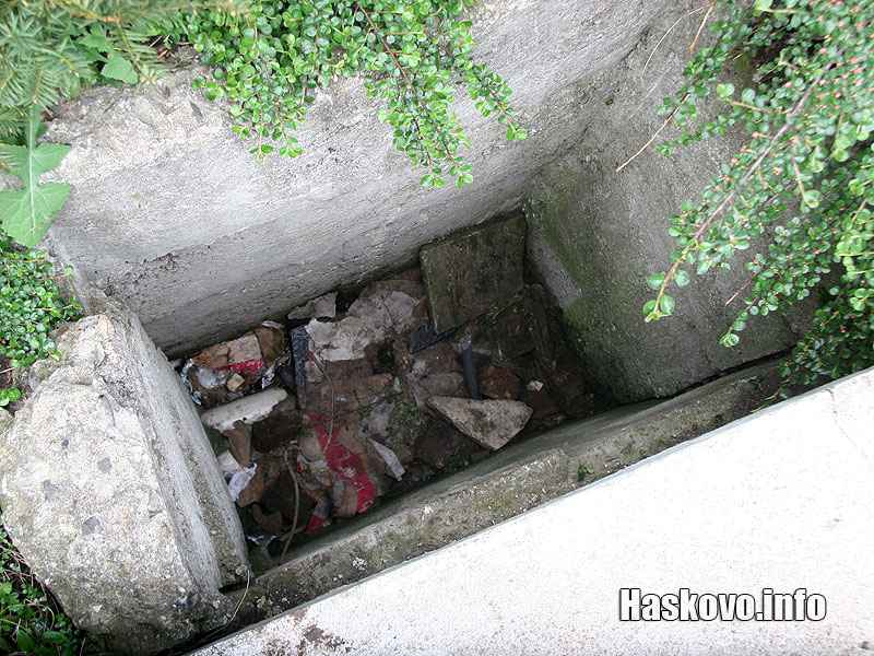 Четирите такива шахти скоро ще се сдобият с капаци