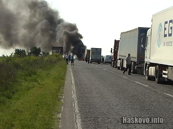 Гъст дим се изви над района Гъст дим се изви над района